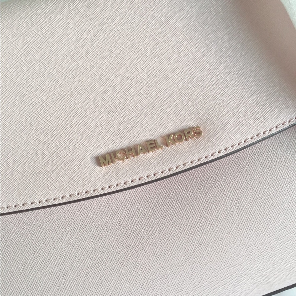 π«SOLDπ« NWT Michael Kors Ava Satchel in Blossom (baby pink) - Picture 4 of 8